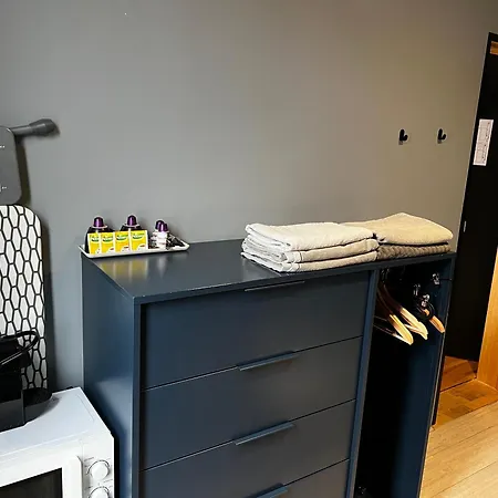 Cozy Boutique Hotel-Guesthouse Leuven -Self Check In מלון 4*