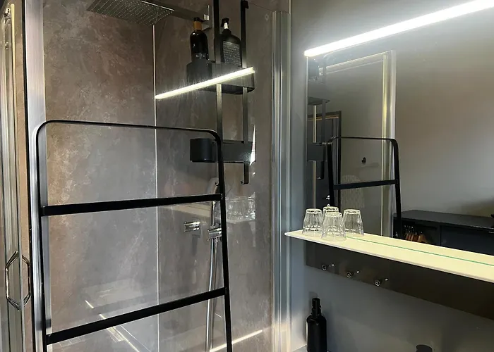 Boutique - Self Check In With Cheapest Parking Hotel