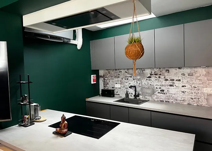 Cozy Boutique Hotel Leuven -Self Check In 4*